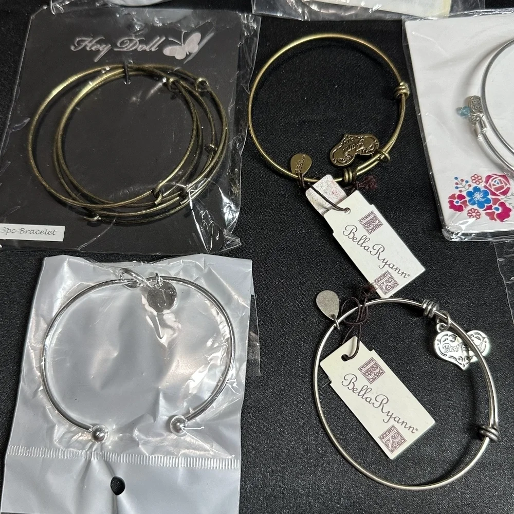 J432 Bulk Bundle of 25 NWT Bangle Bracelets